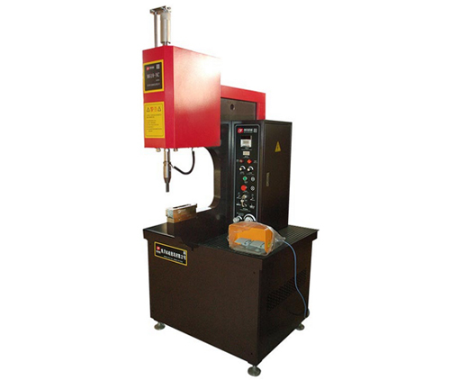 B618-NC自動壓鉚機